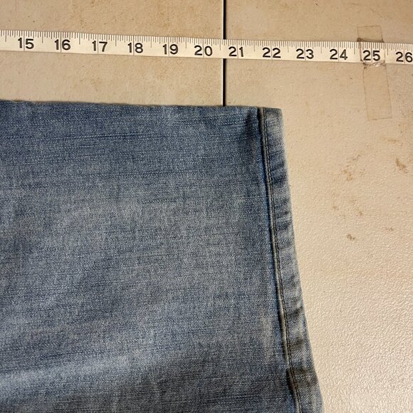 Westport Signature Fit Light Wash Capri Jeans – 24W - Picture 10 of 11